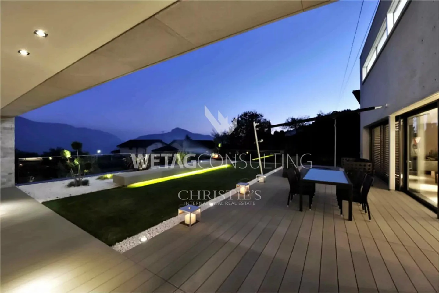 Villa straordinaria in stile contemporaneo con piscina interna e terrazza - Foto 2 di 13