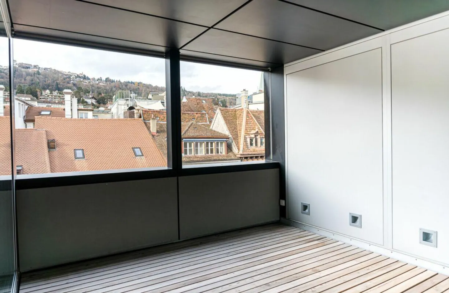 Appartement spacieux et moderne de 4 pièces situé au centre de Biel/Bienne - Photo 4 sur 12