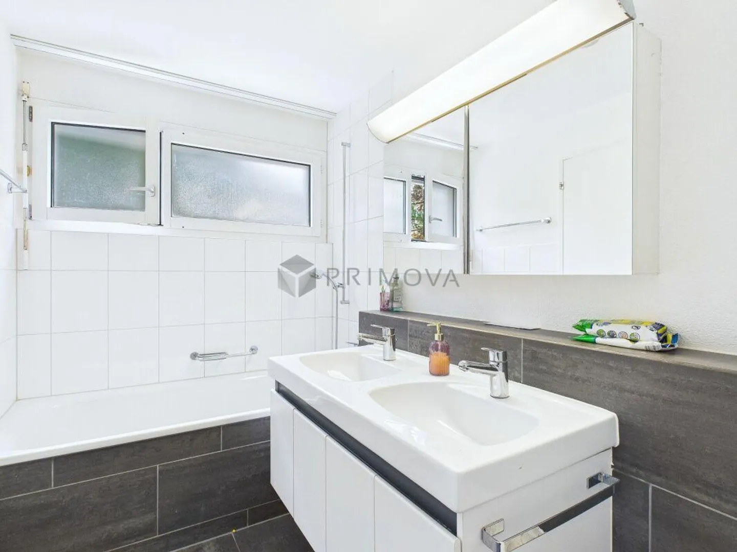 Unique Opportunity in Horgen, the 4.5 Room Gem! - Photo 7 of 11