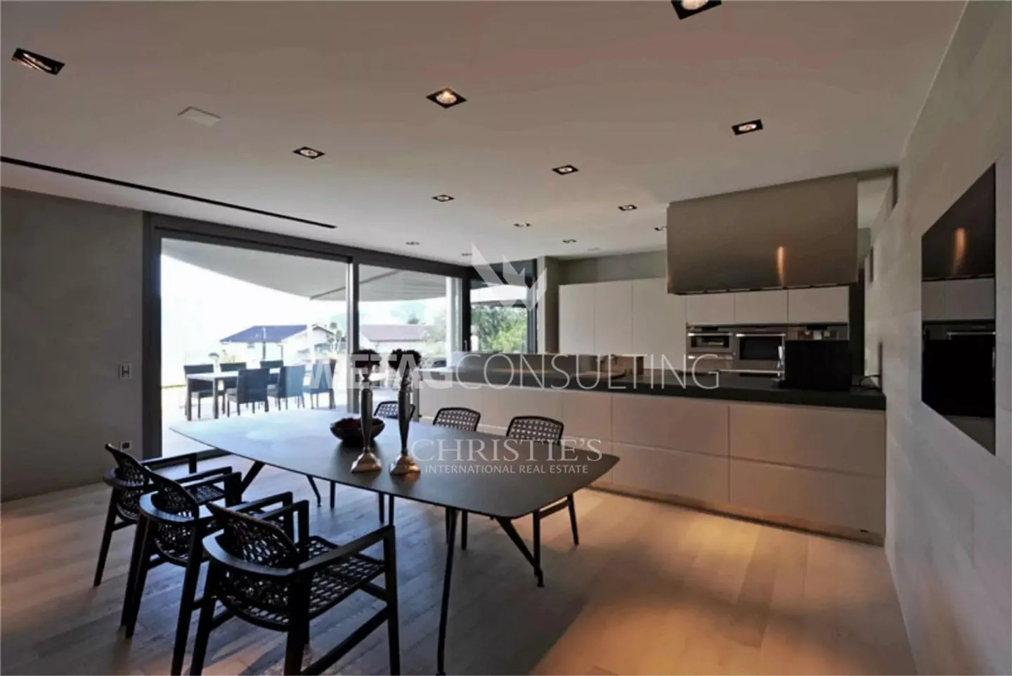 Villa straordinaria in stile contemporaneo con piscina interna e terrazza - Foto 5 di 13