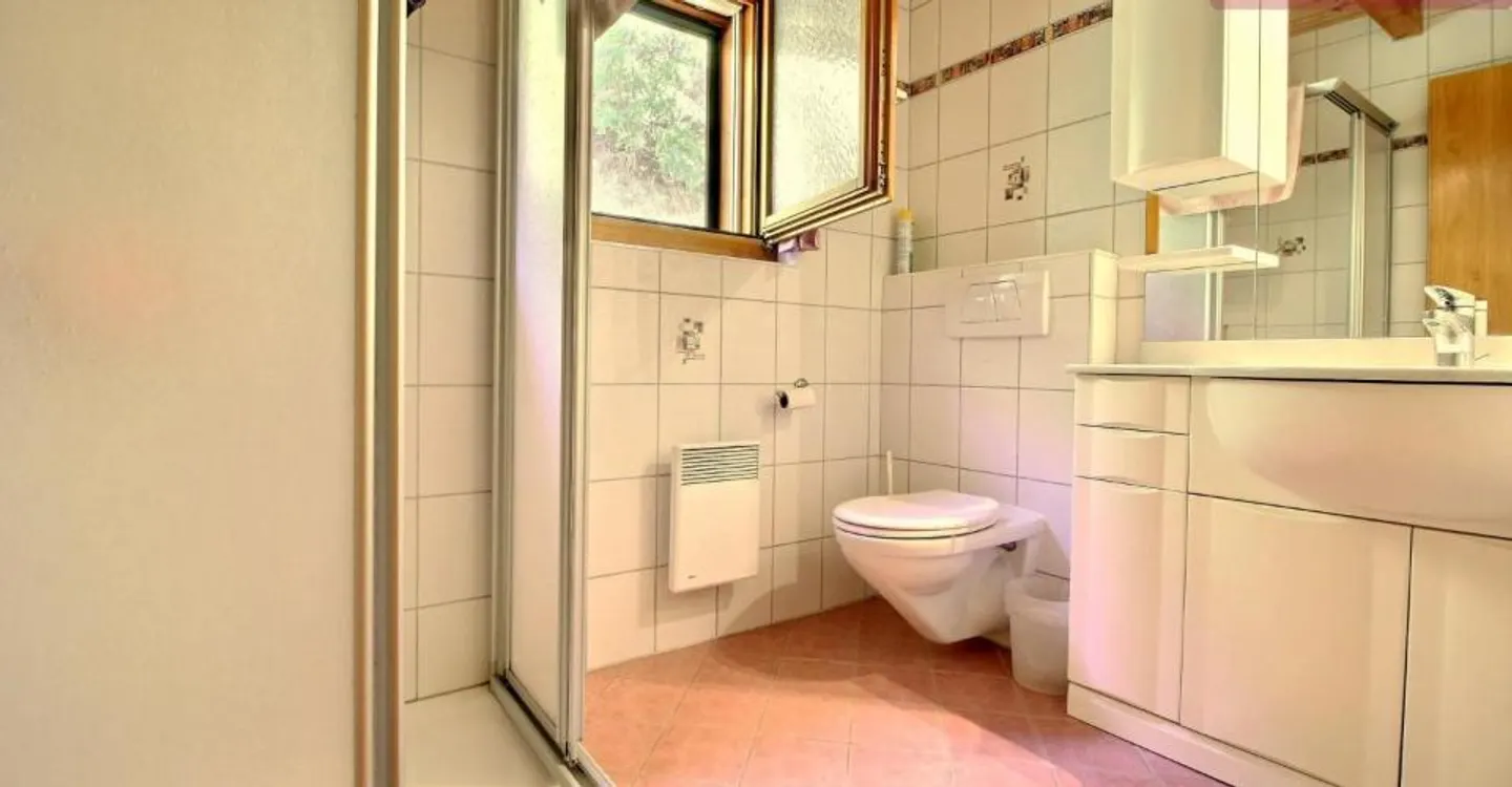 Duplex luminoso e tranquillo di 4,5 stanze a Ovronnaz, con garage e posto auto - Foto 7 di 12