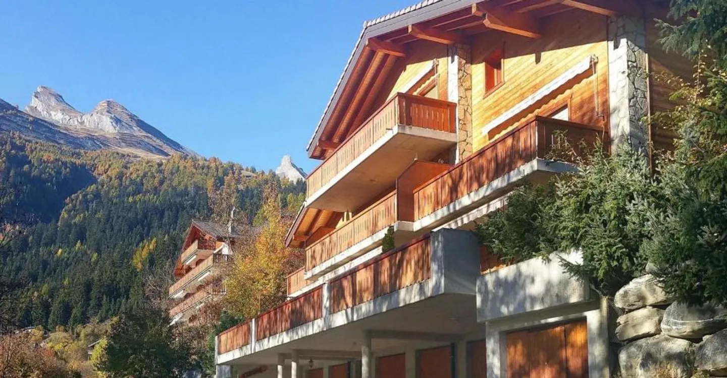 Duplex luminoso e tranquillo di 4,5 stanze a Ovronnaz, con garage e posto auto - Foto 8 di 12