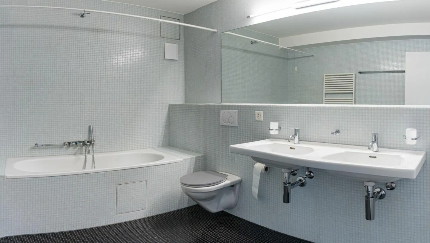 Appartement spacieux et moderne de 4 pièces situé au centre de Biel/Bienne - Photo 10 sur 12