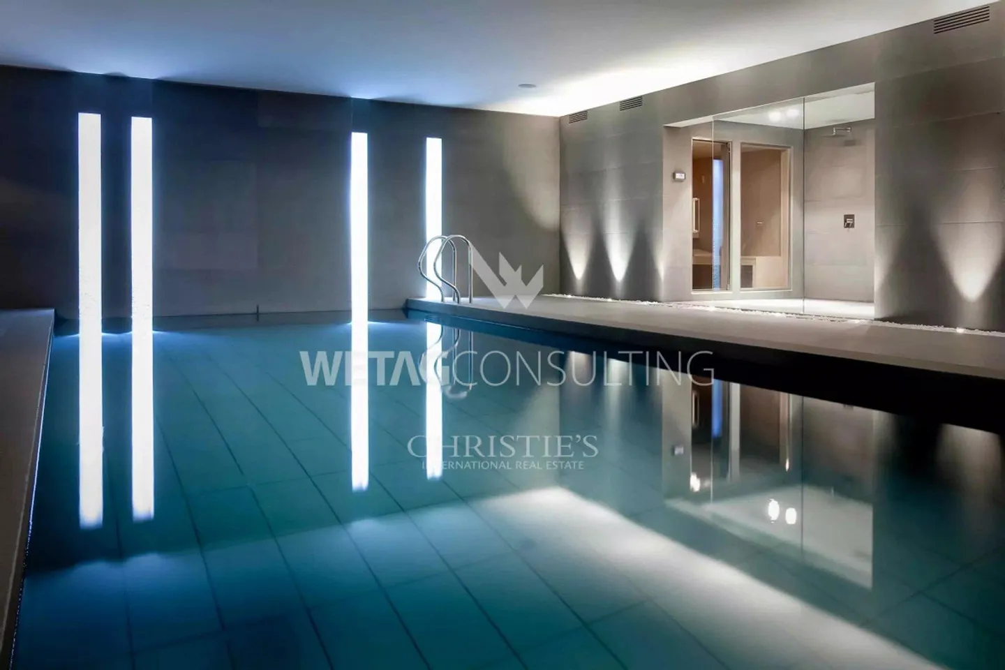 Villa straordinaria in stile contemporaneo con piscina interna e terrazza - Foto 6 di 13