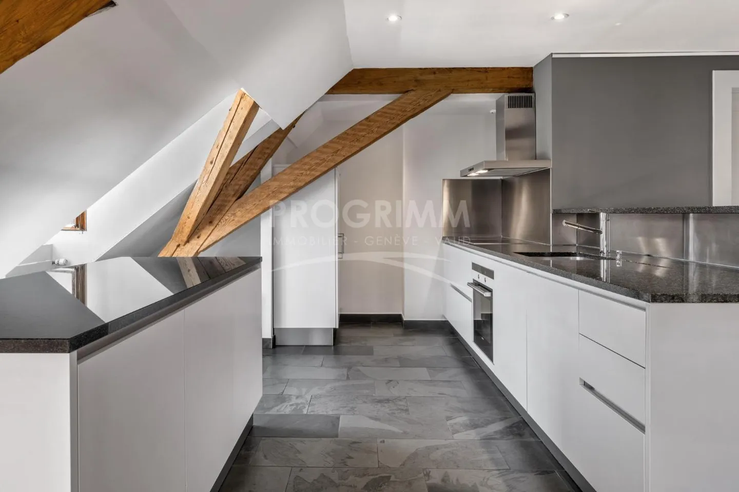 Old Town - Superb 4-Room Apartment with Studio - Top Floor - Elevator - Photo 1 of 8