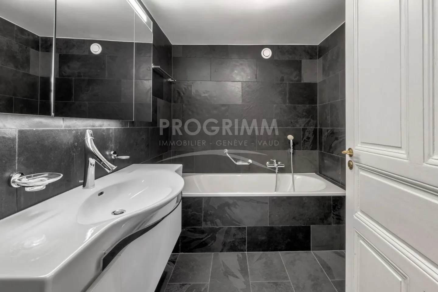 Old Town - Superb 4-Room Apartment with Studio - Top Floor - Elevator - Photo 6 of 8