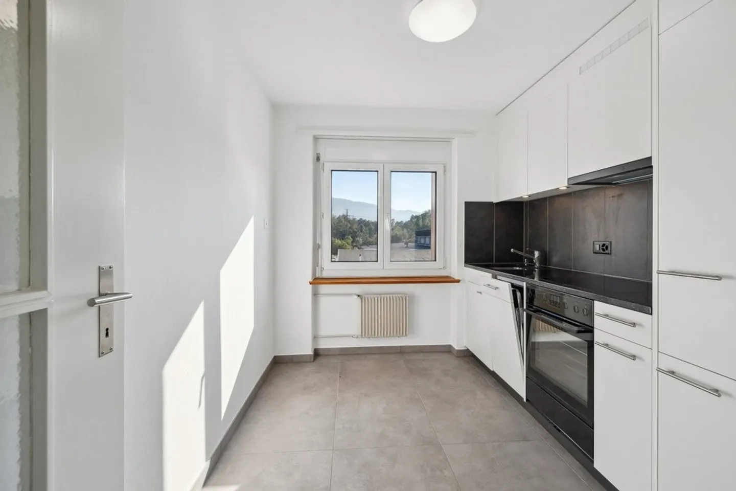 3 Rooms with Balcony - Photo 2 of 7