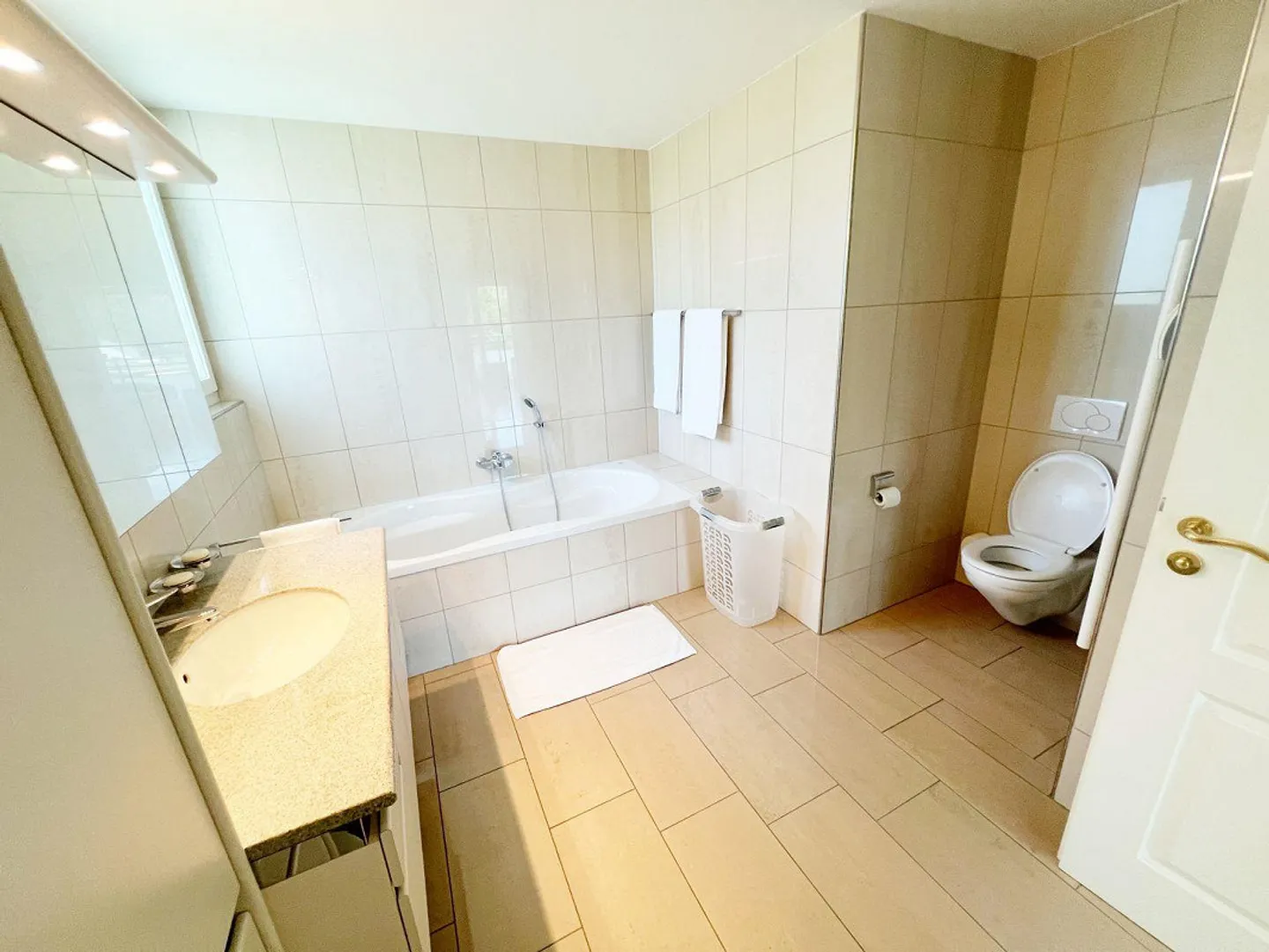 Exclusive Attic Apartment with View - Photo 6 of 11