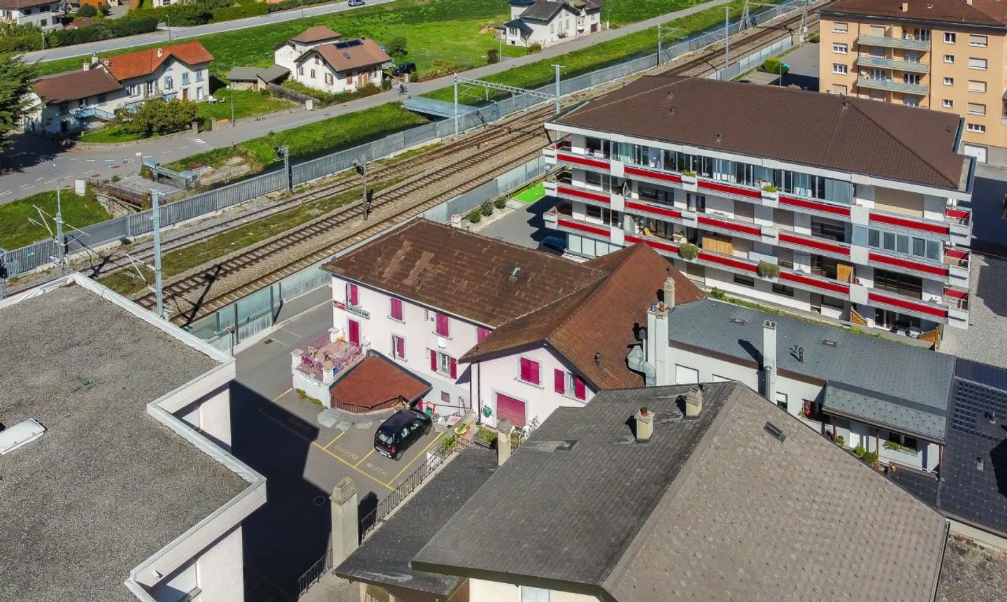 Building with high potential in the center of Saxon, facing the train station - Photo 5 of 9