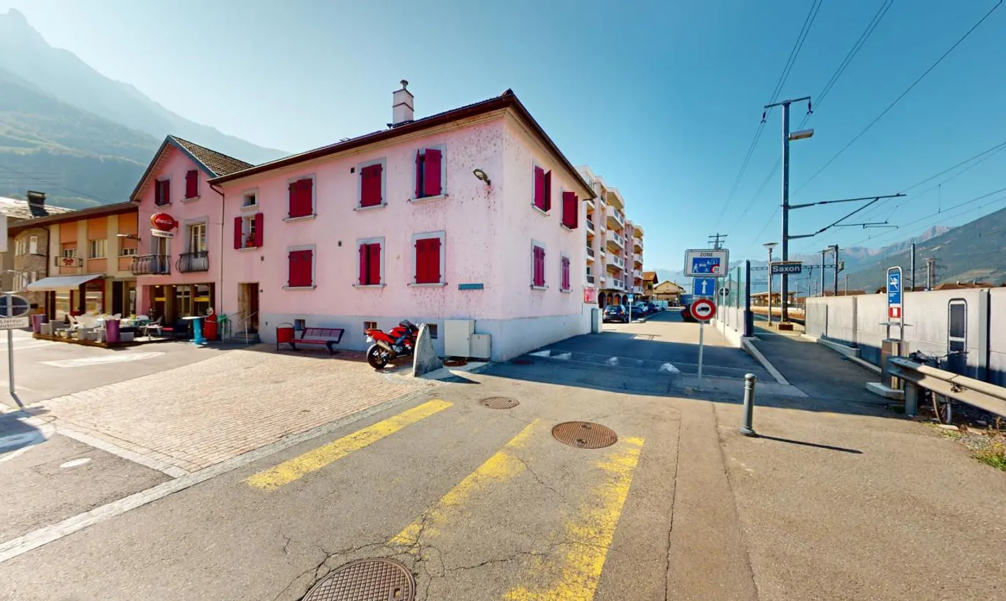Building with high potential in the center of Saxon, facing the train station - Photo 7 of 9