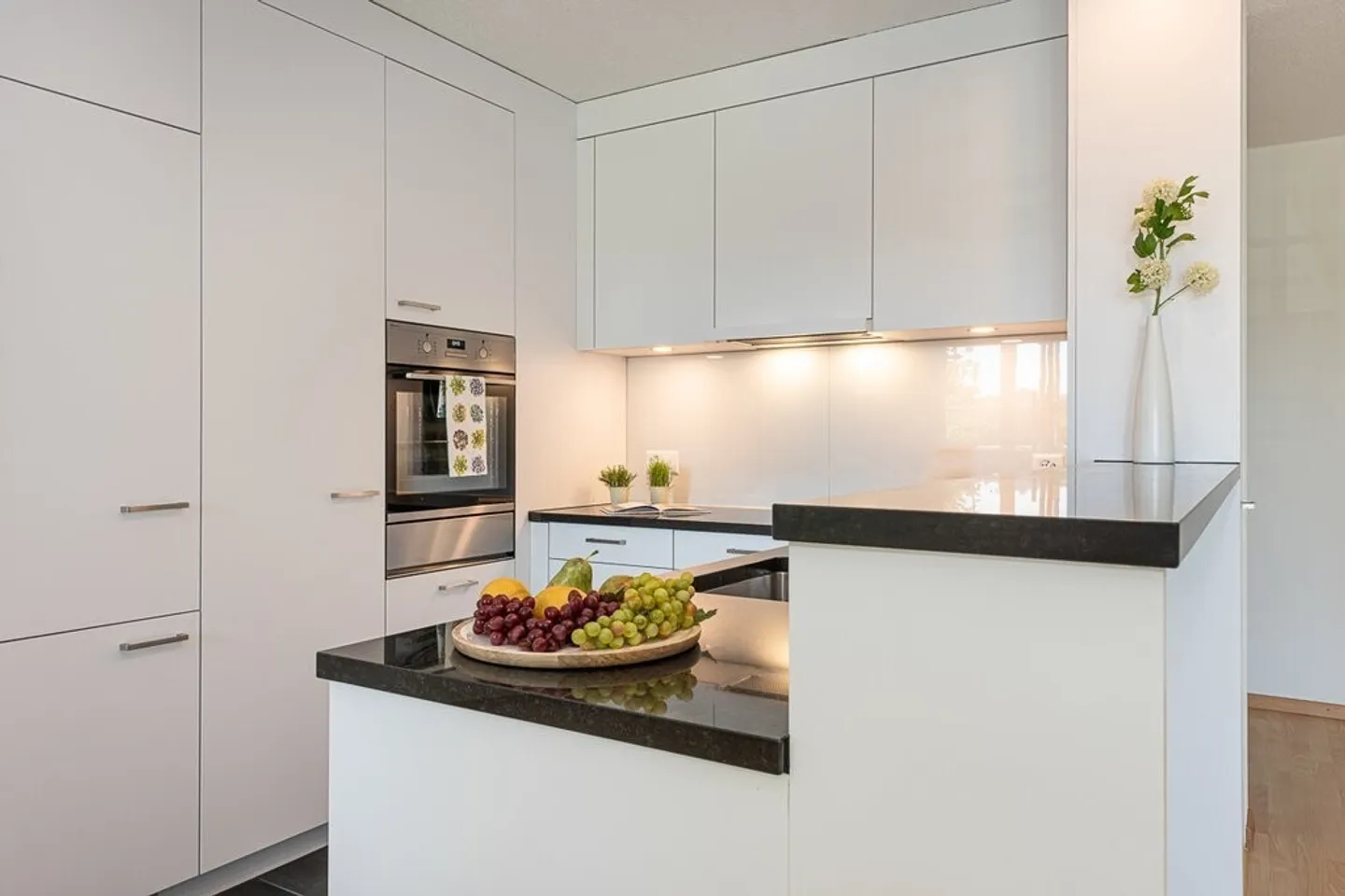 Charming 2.5-room apartment in Fehraltorf - Photo 2 of 7