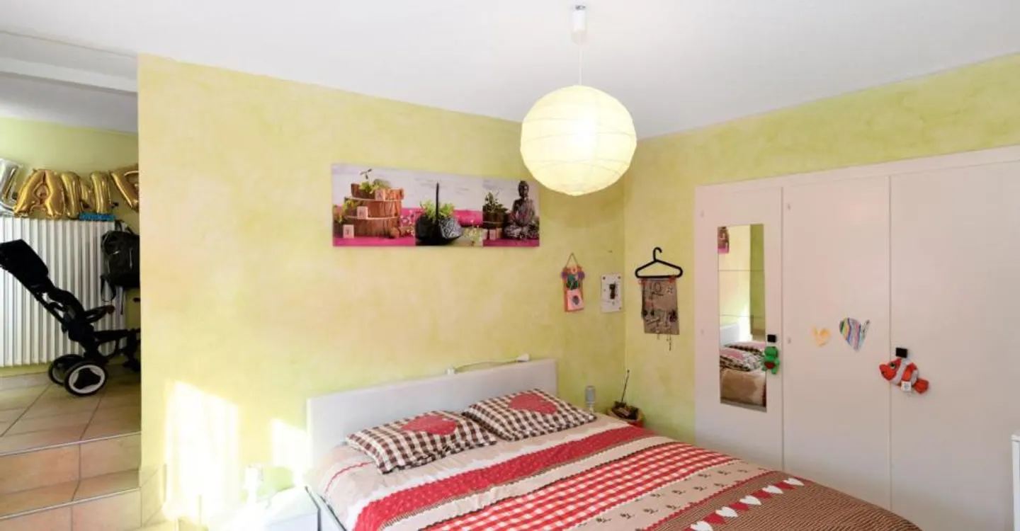 FULLY - PREISREDUZIERT - CHARMIERENDES DORFHAUS 3.5 ZIMMER - Foto 1 von 11