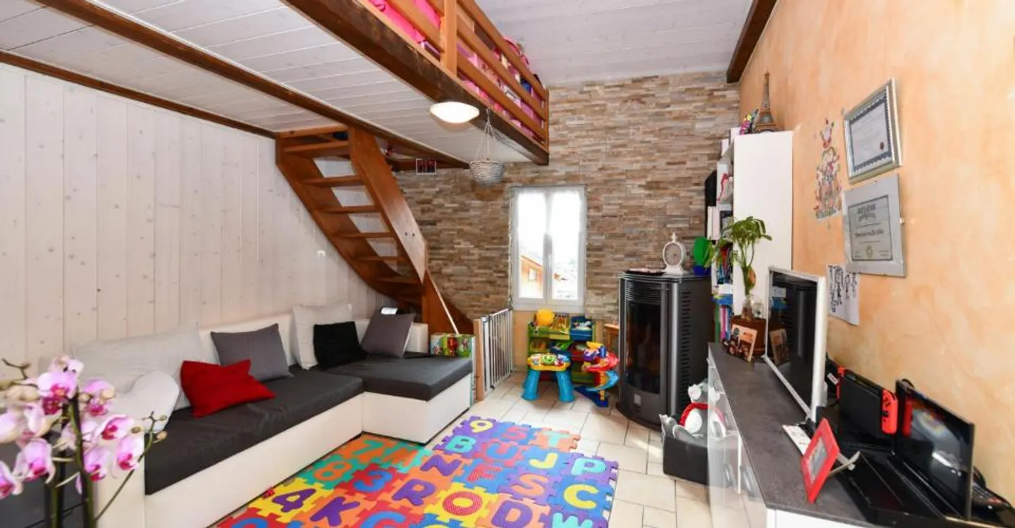 FULLY - PREISREDUZIERT - CHARMIERENDES DORFHAUS 3.5 ZIMMER - Foto 2 von 11