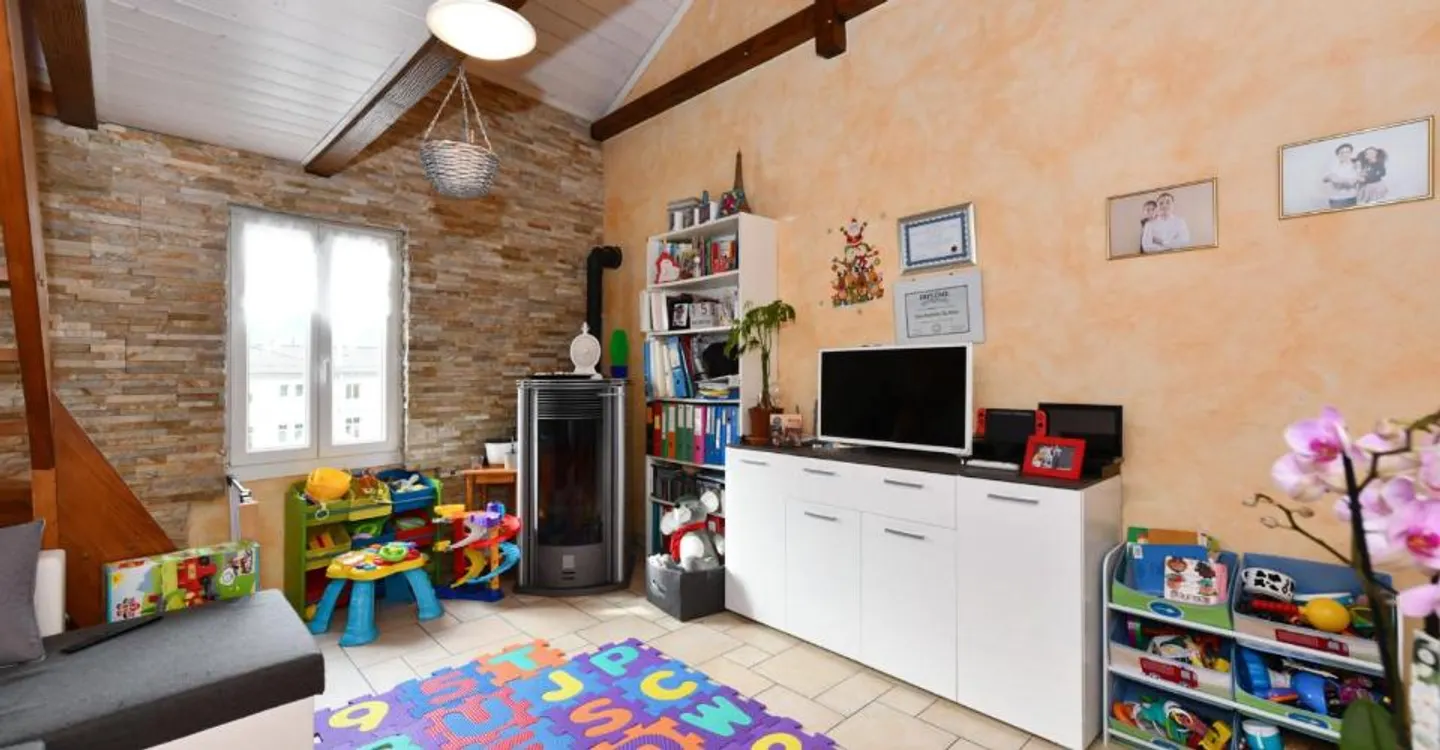 FULLY - PREISREDUZIERT - CHARMIERENDES DORFHAUS 3.5 ZIMMER - Foto 3 von 11