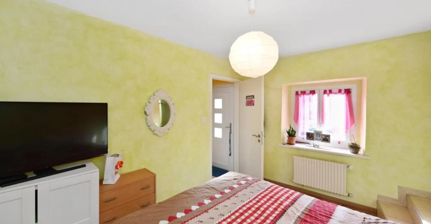 FULLY - PREISREDUZIERT - CHARMIERENDES DORFHAUS 3.5 ZIMMER - Foto 4 von 11