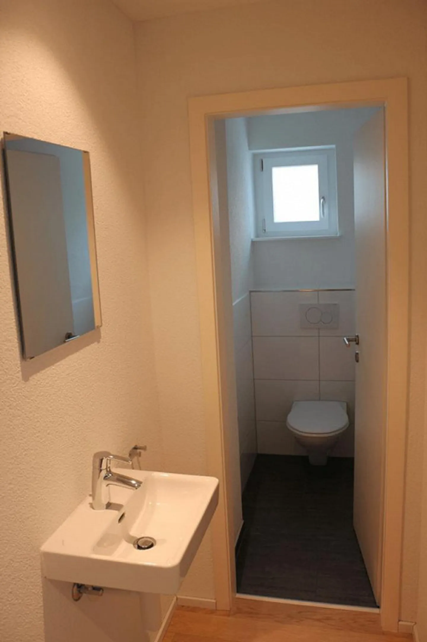 Modern expansion including 1 hobby room + 1 garage box - Photo 3 of 8