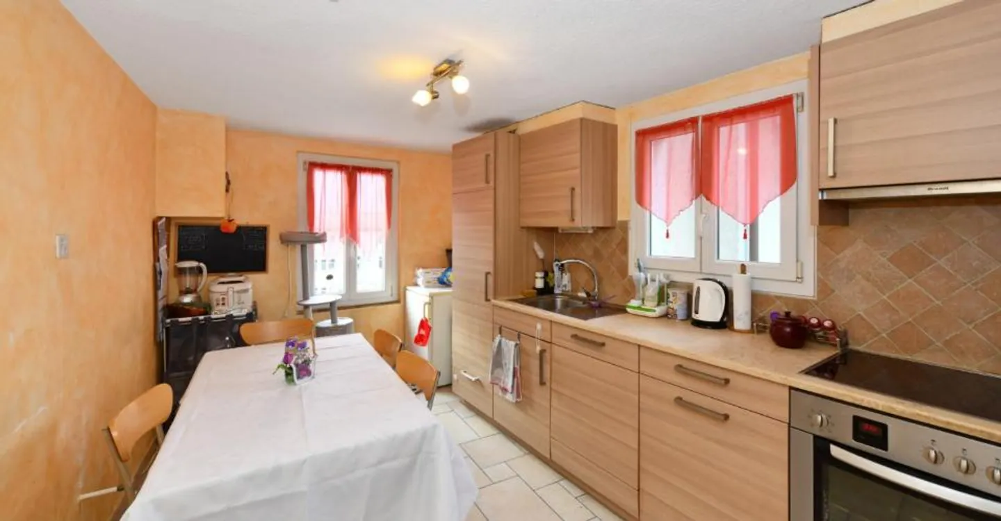 FULLY - PREISREDUZIERT - CHARMIERENDES DORFHAUS 3.5 ZIMMER - Foto 10 von 11