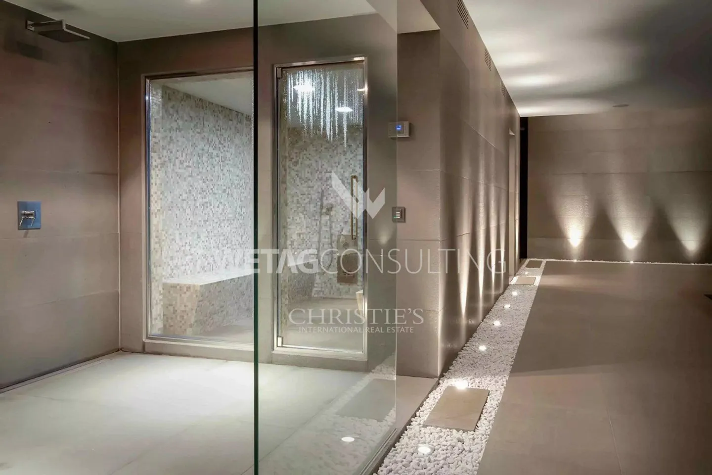 Villa straordinaria in stile contemporaneo con piscina interna e terrazza - Foto 11 di 13