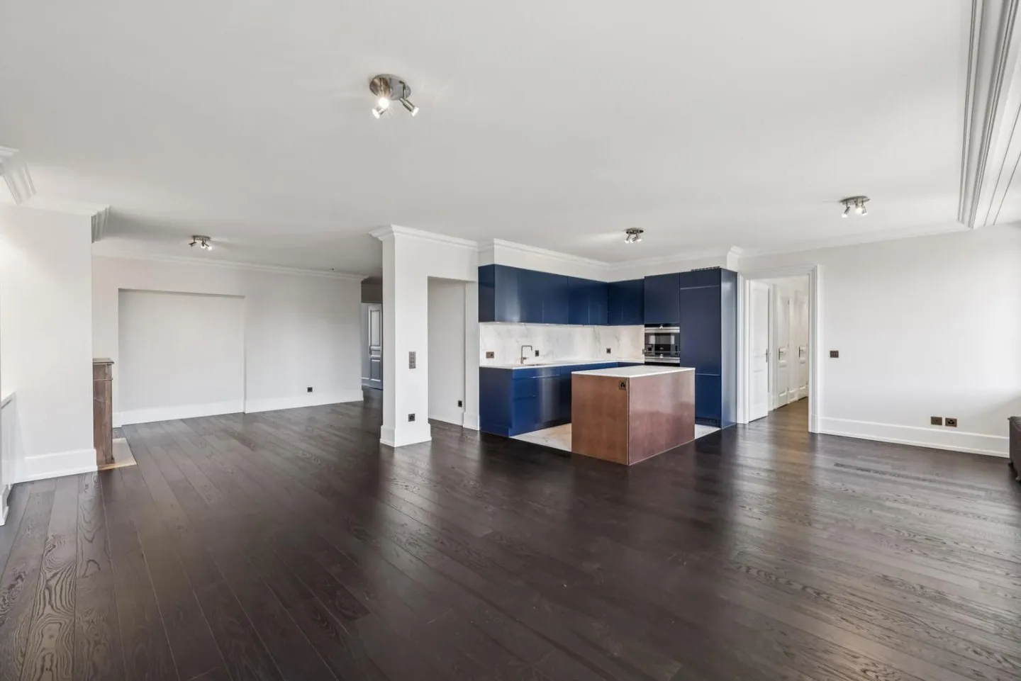 EXCLUSIVITY: Magnificent 6-room apartment with Mont-Blanc and Lake view - Photo 4 of 10