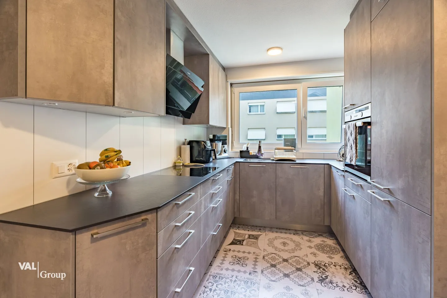 Appartement spacieux de 4,5 pièces dans un emplacement prisé à Visp - lumineux, bien entretenu et central - Photo 5 sur 15