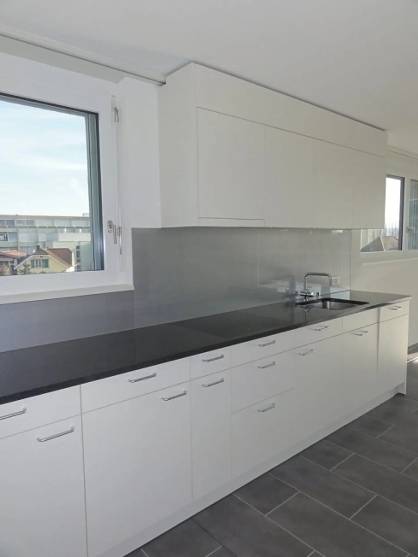 Proche du centre mais encore vert autour de la maison - Photo 4 sur 12