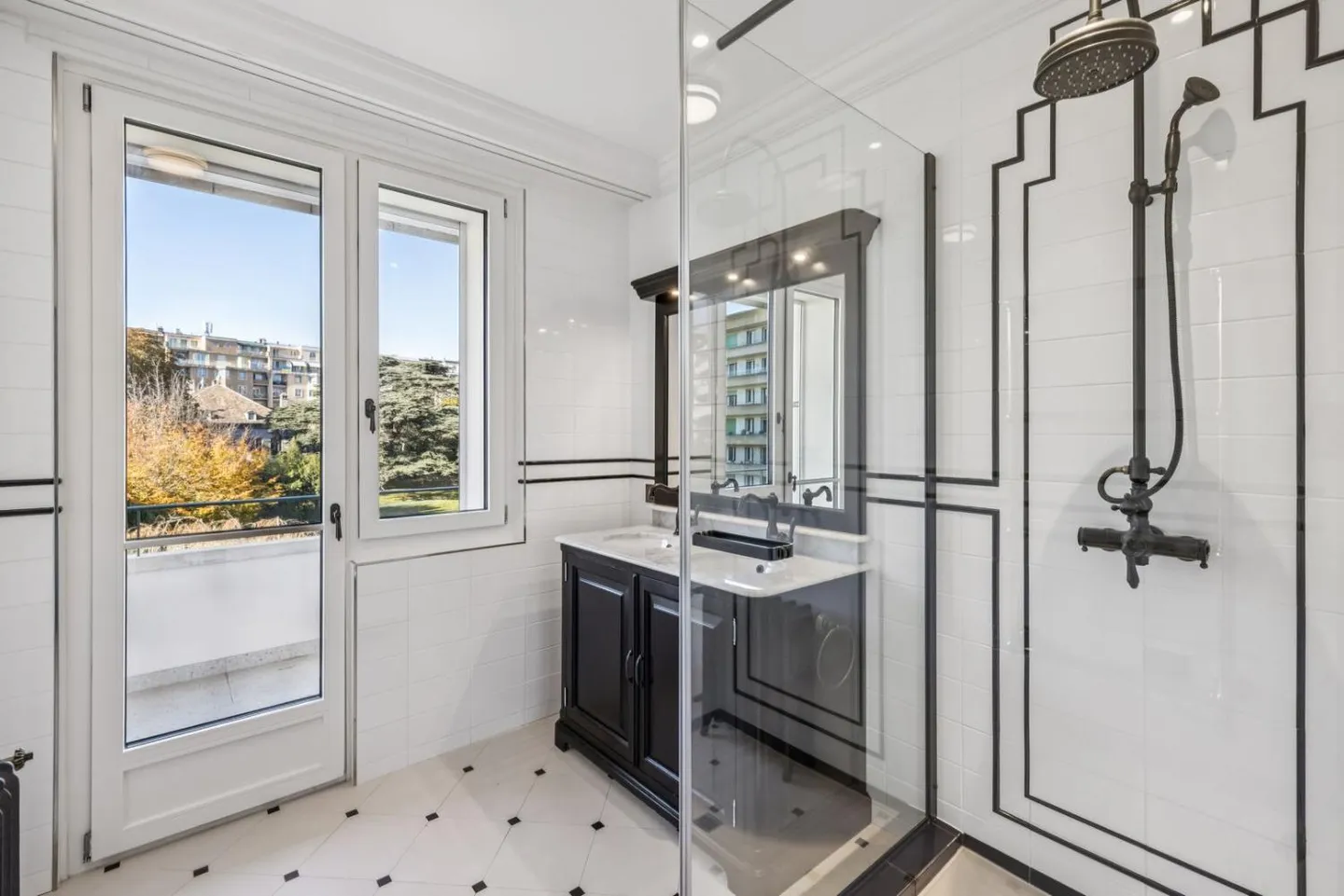 EXCLUSIVITY: Magnificent 6-room apartment with Mont-Blanc and Lake view - Photo 8 of 10