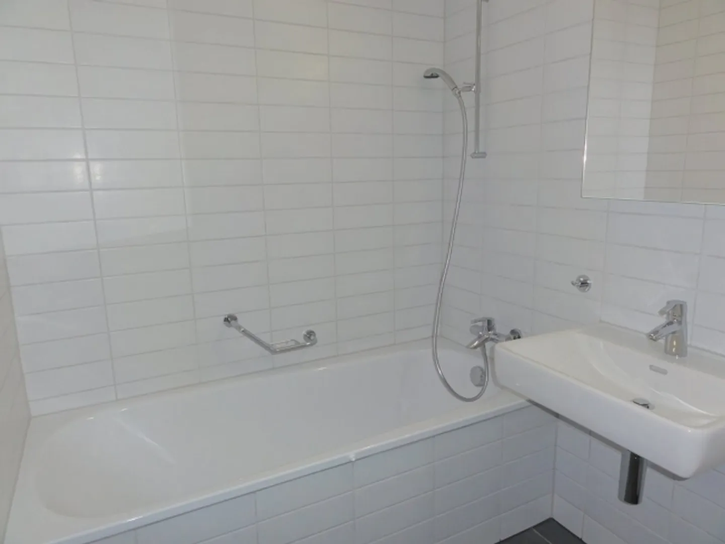 Proche du centre mais encore vert autour de la maison - Photo 6 sur 12