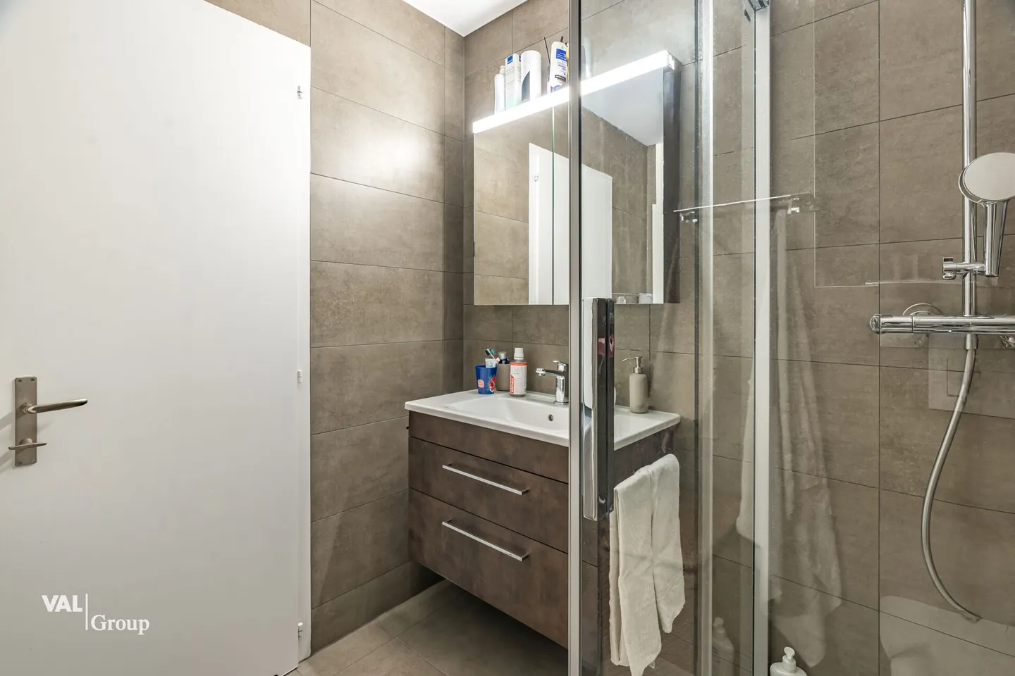 Appartement spacieux de 4,5 pièces dans un emplacement prisé à Visp - lumineux, bien entretenu et central - Photo 9 sur 15