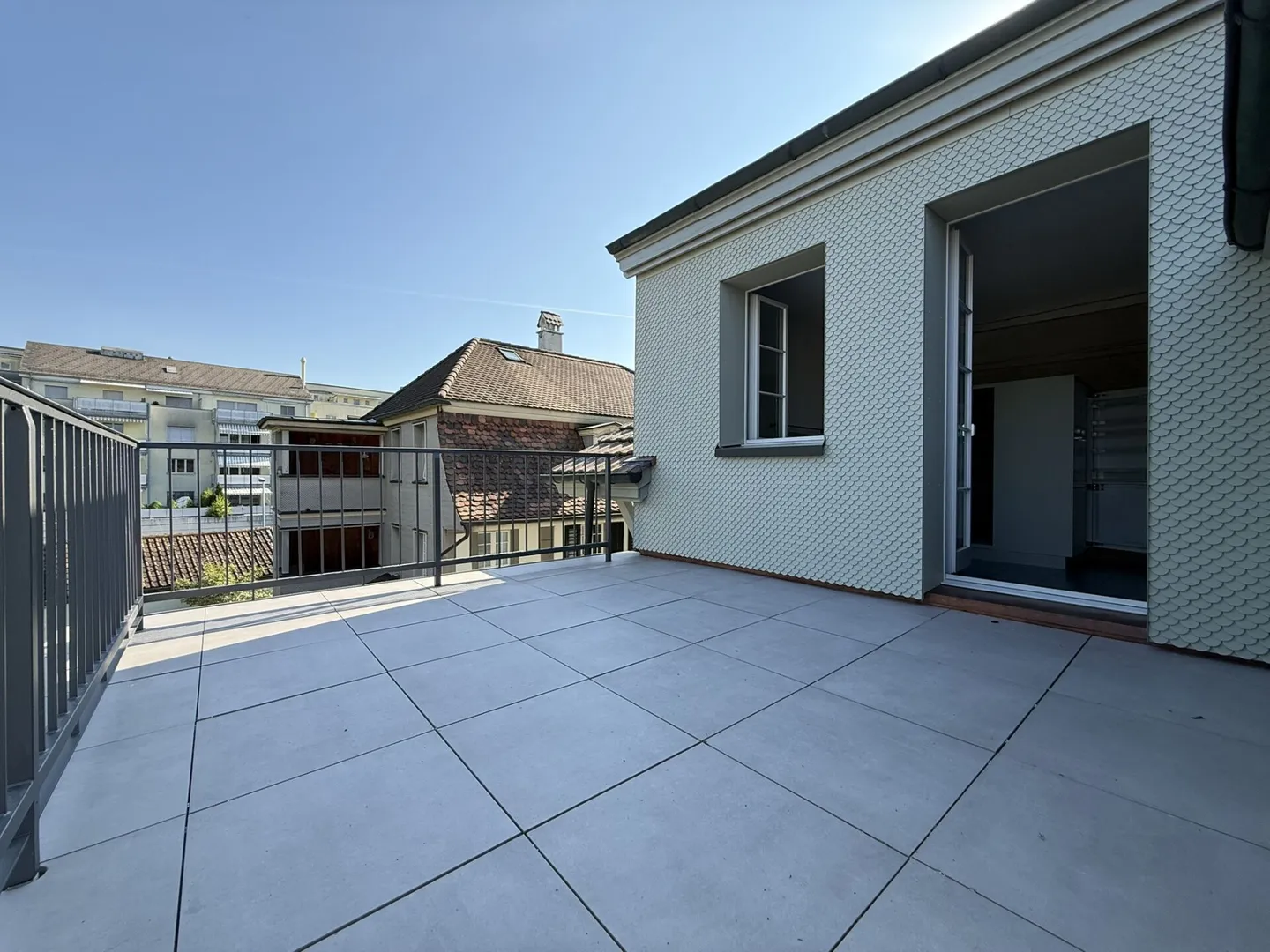 Appartamento d'epoca parzialmente ristrutturato di 4 1/2 locali, 2° piano in un'oasi verde nel centro - Foto 10 di 13