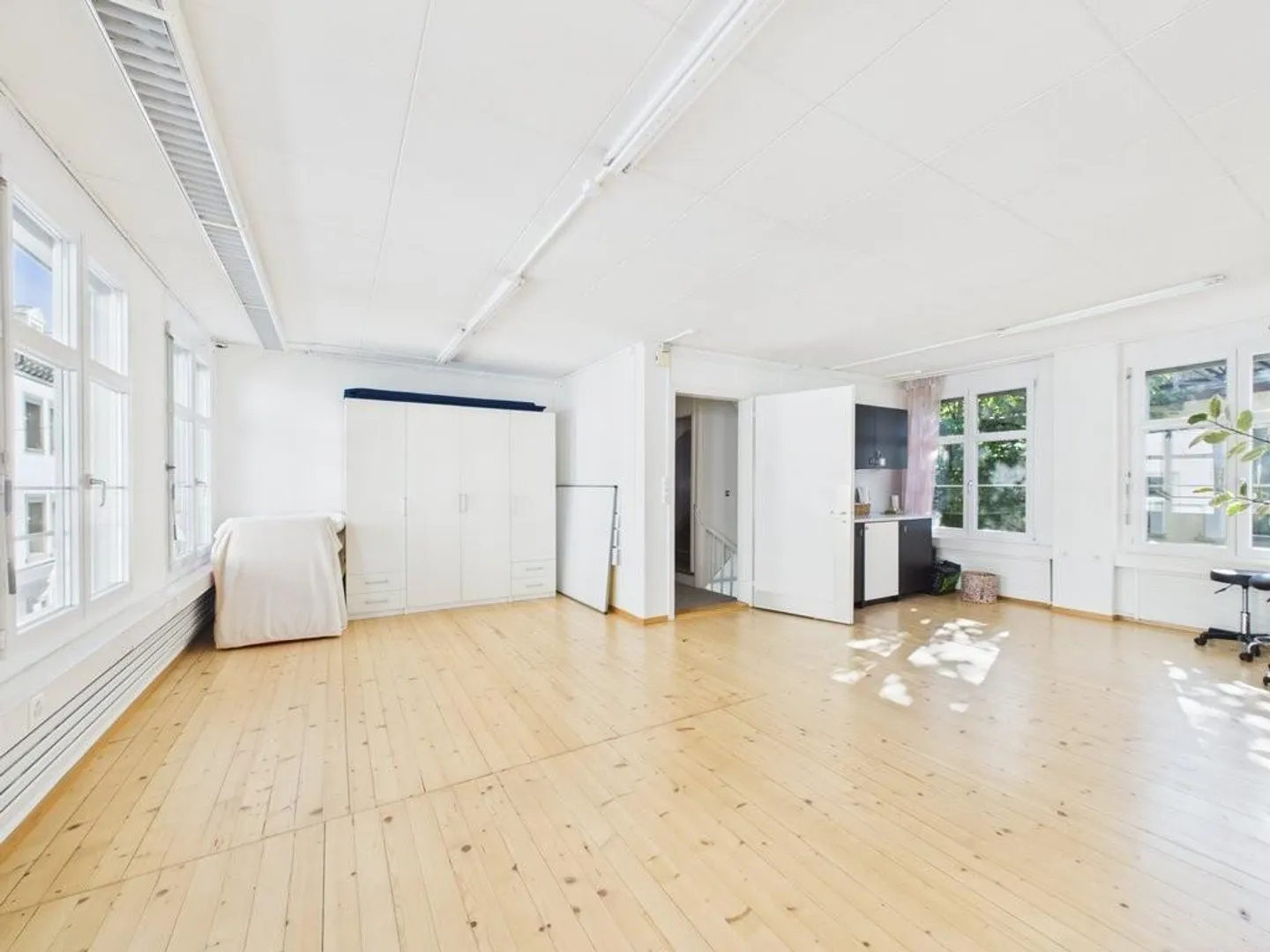 Commercial House Central and Quiet - Photo 9 of 12