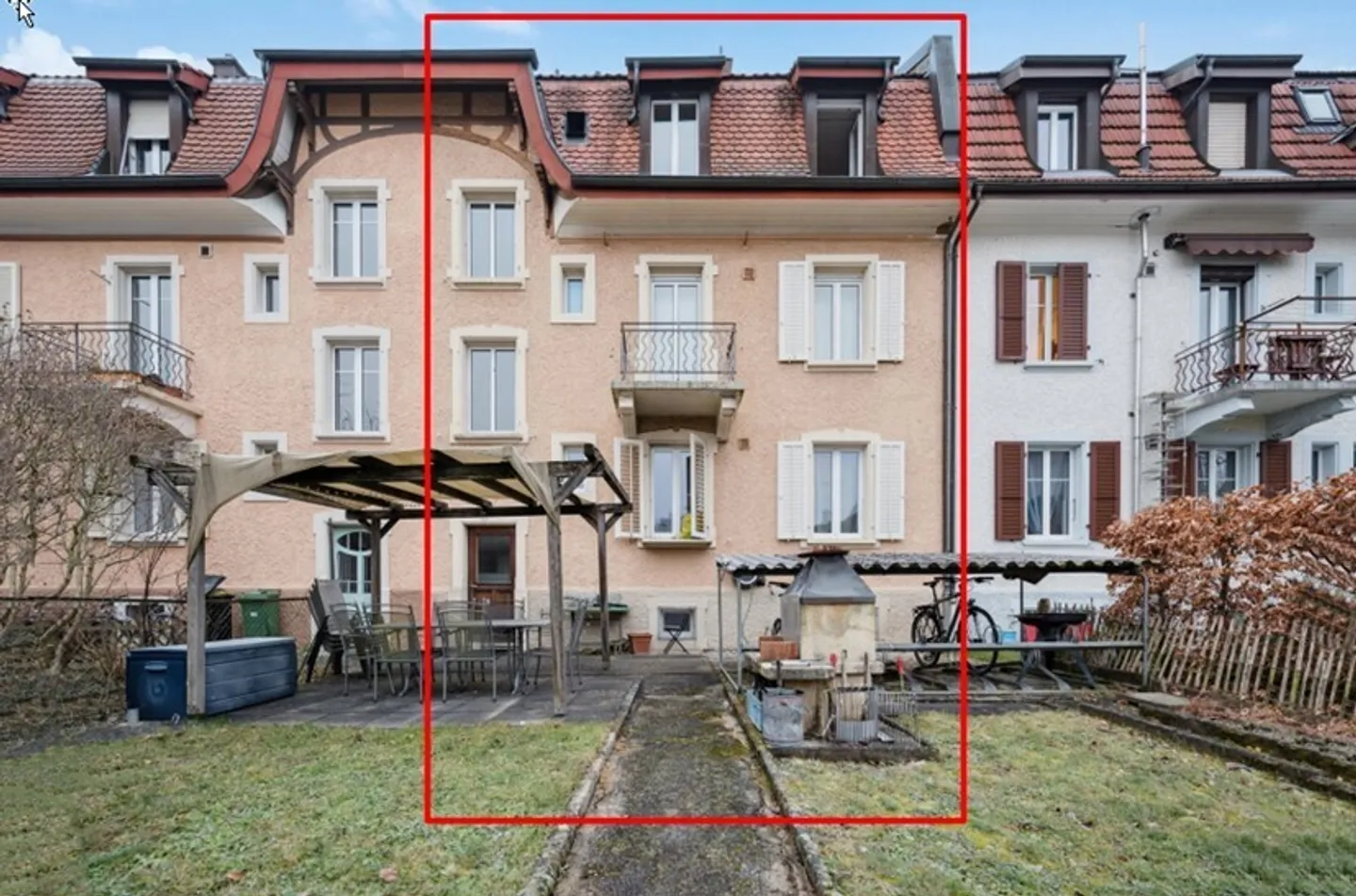 Investment property with three residential units and potential in a prime location - Photo 10 of 11