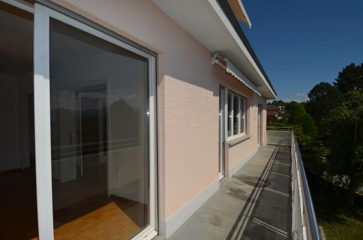 Appartamento con terrazza 5,5 stanze - Foto 4 di 15