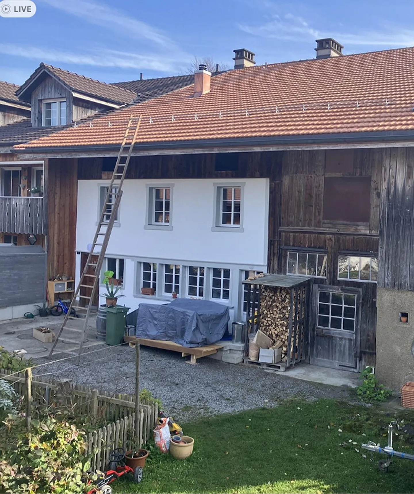 Simple Flarz House with Garden - Photo 1 of 9