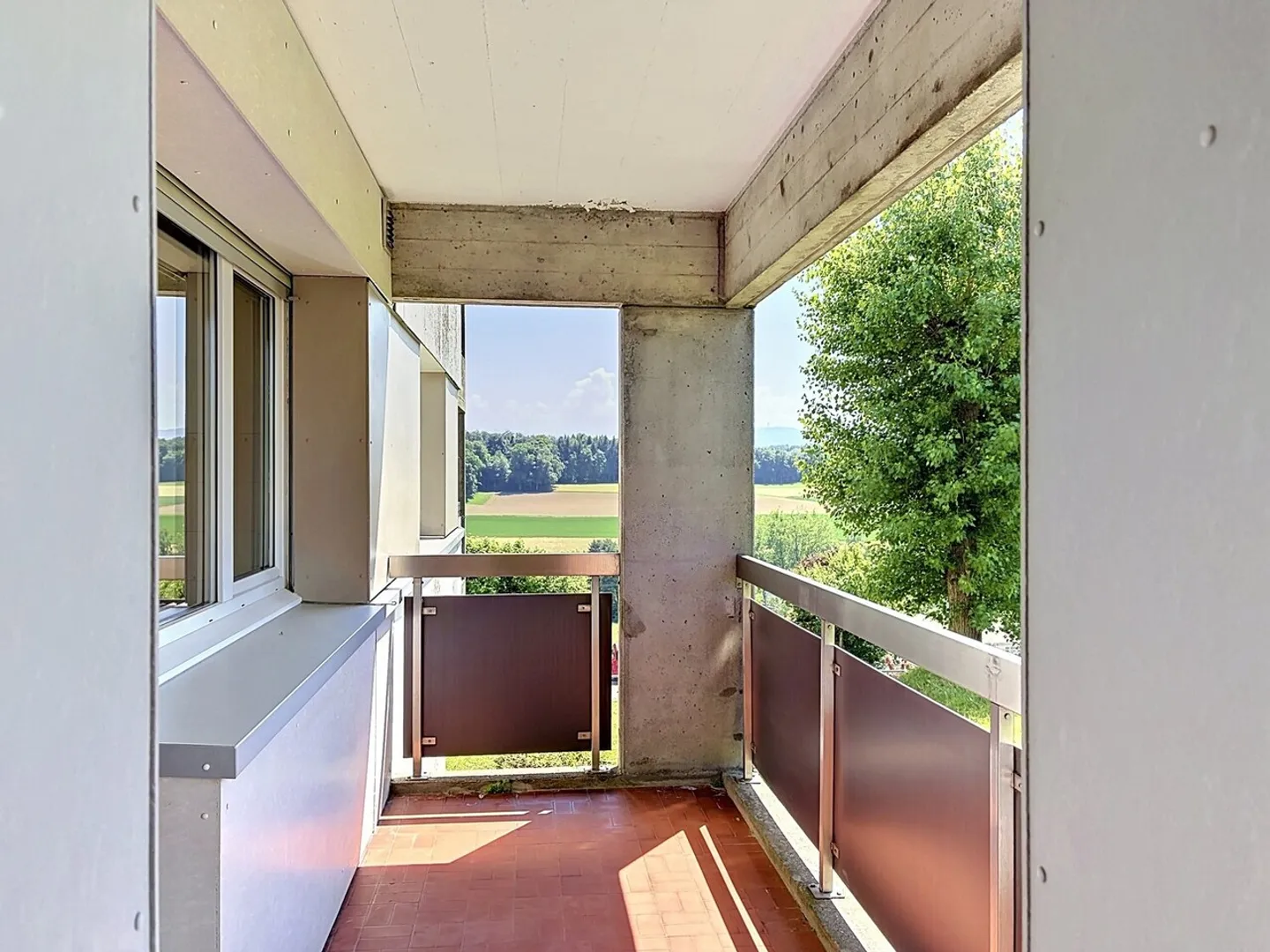 Spacious Apartment with Balcony - Photo 6 of 12