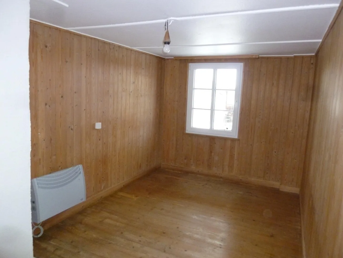 Simple Flarz House with Garden - Photo 6 of 9