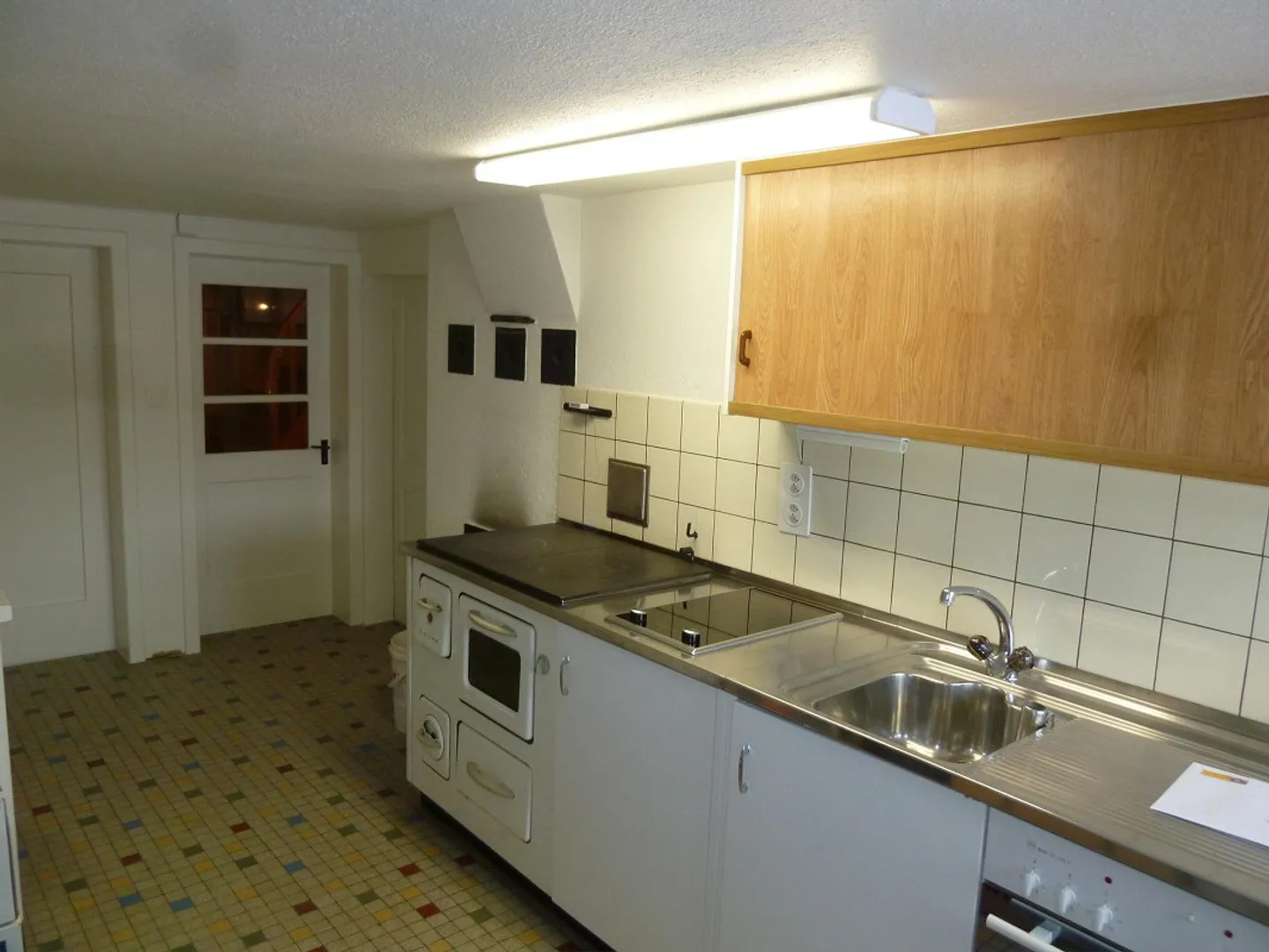 Simple Flarz House with Garden - Photo 3 of 9