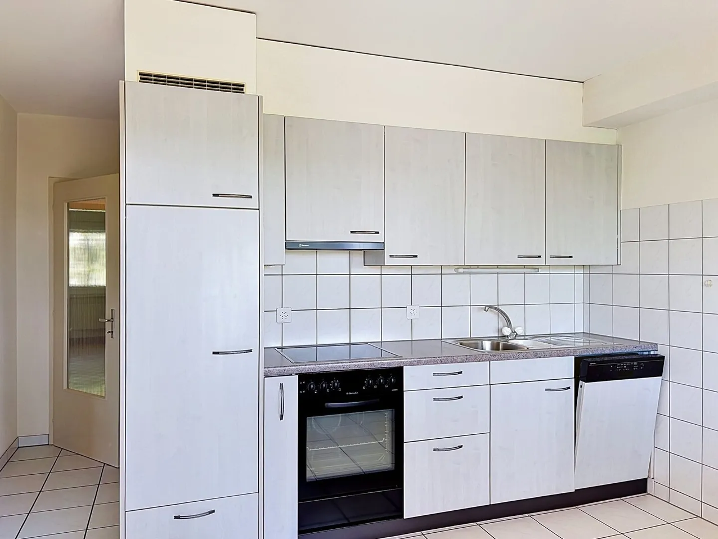 Spacious Apartment with Balcony - Photo 3 of 12