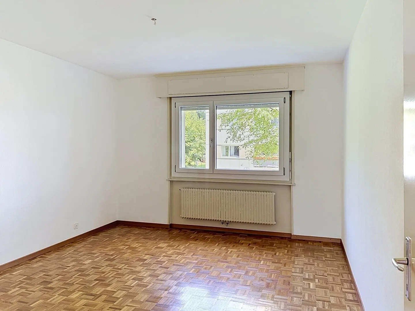 Spacious Apartment with Balcony - Photo 8 of 12
