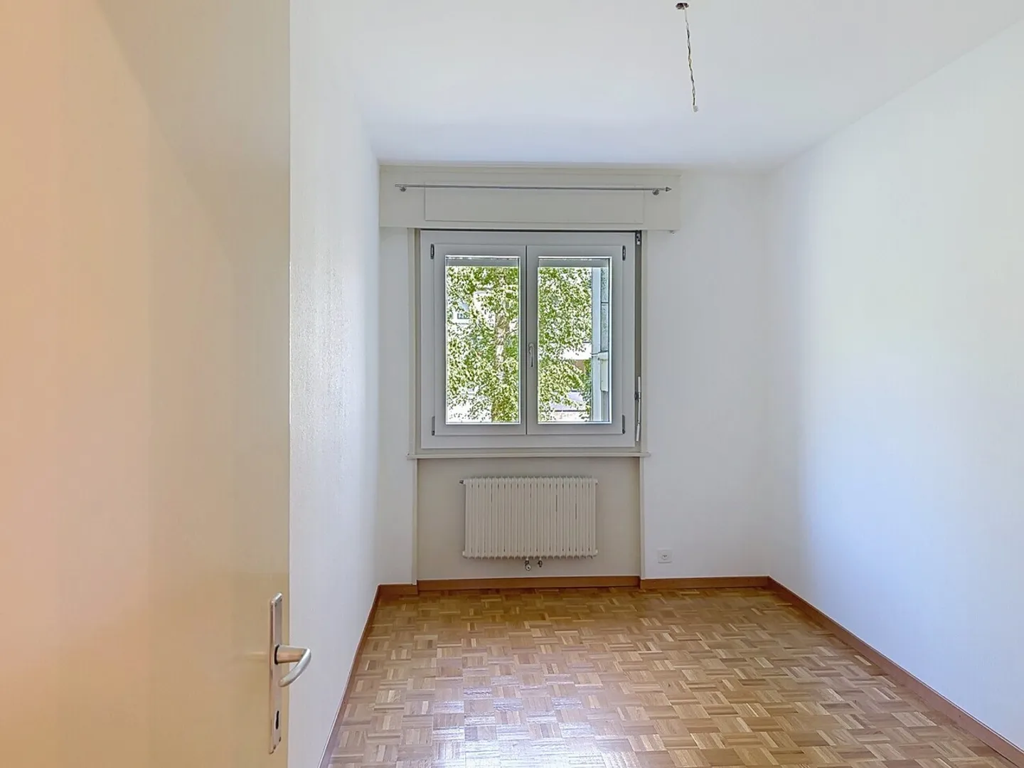 Spacious Apartment with Balcony - Photo 9 of 12