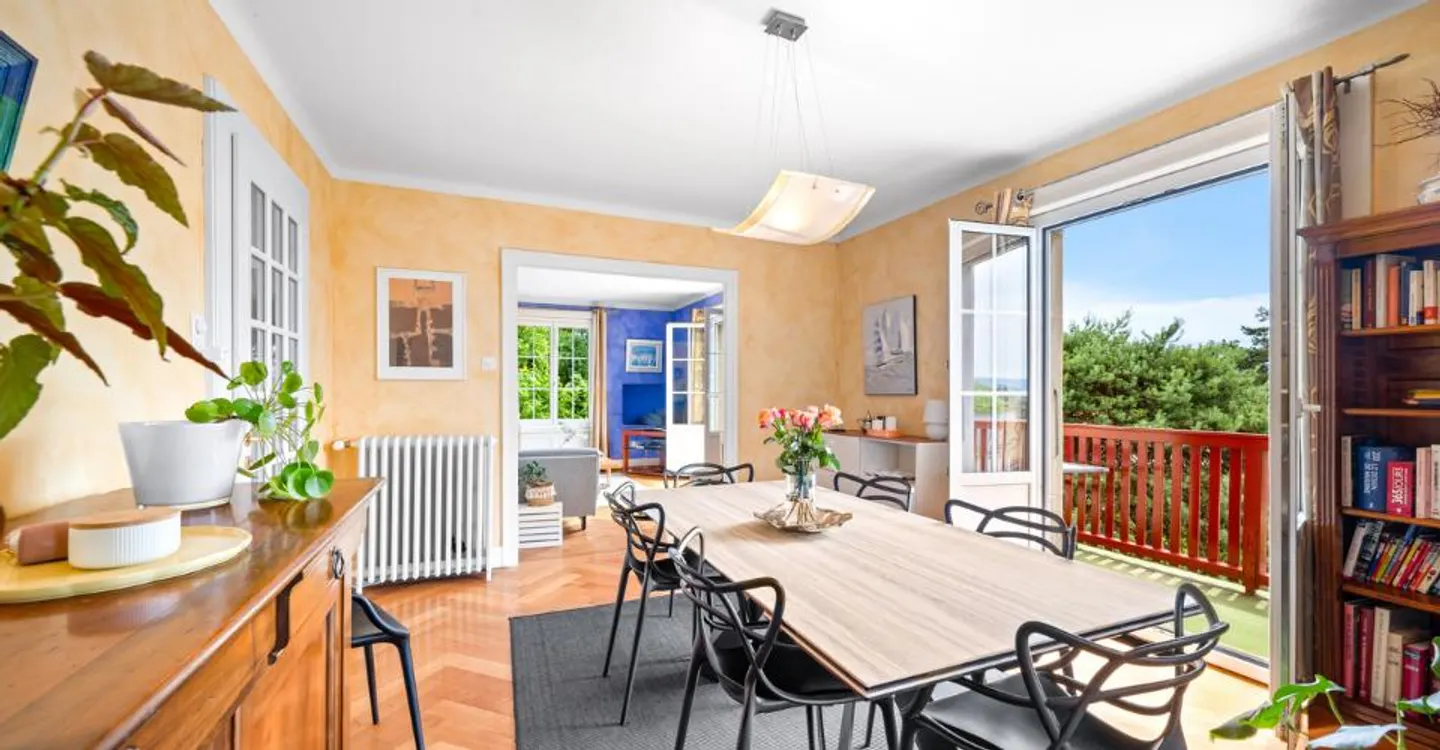 Chailly - 9-room house with large garden - Photo 3 of 11