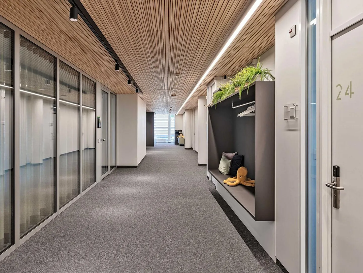 KOWERK in Dietlikon - Trendy Workplace for SMEs and Start-Ups - Photo 7 of 12