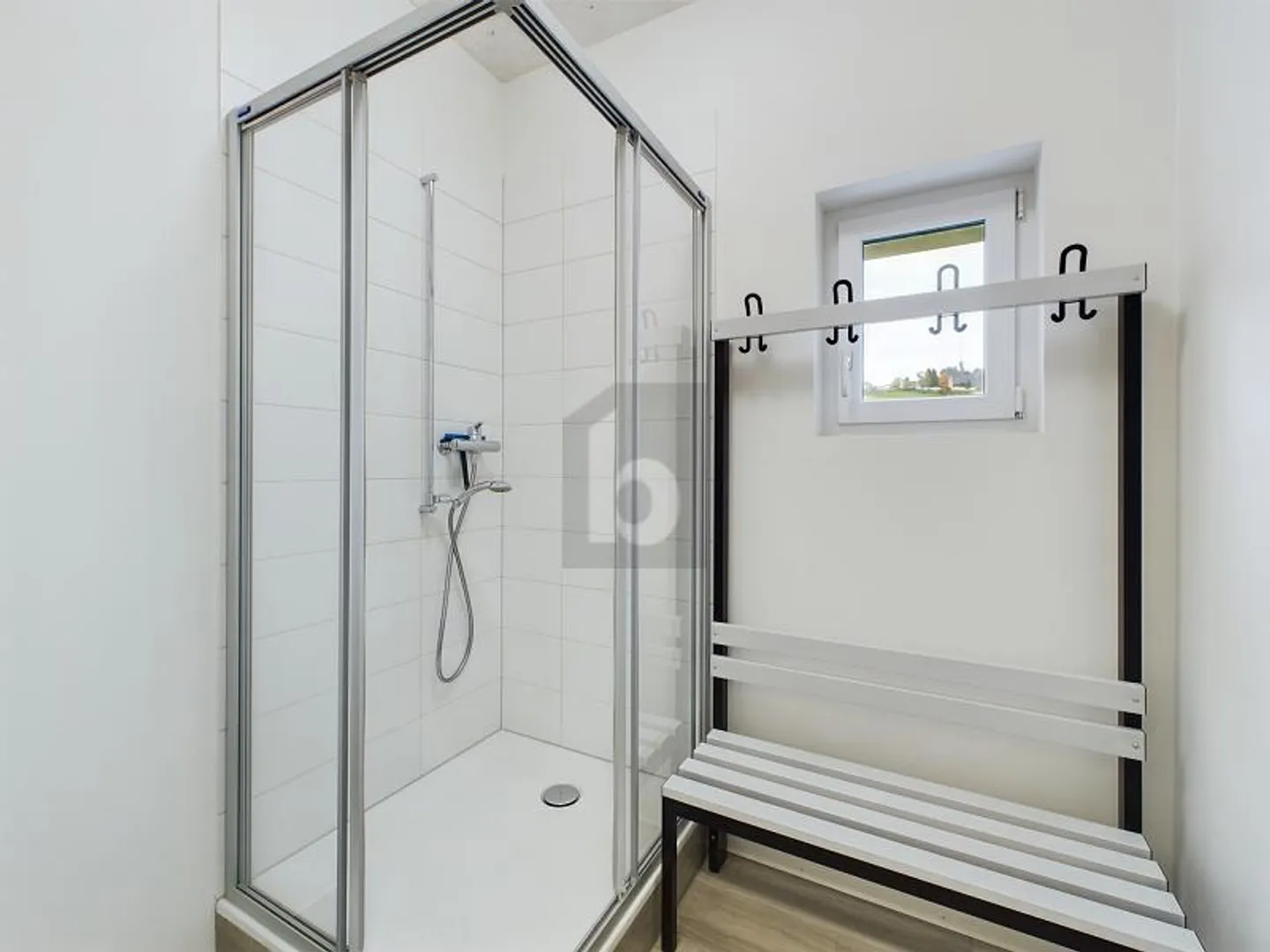 ACCESSIBLE OPTIMALEMENT, LUMINEUX ET SPACIEUX - Photo 4 sur 6