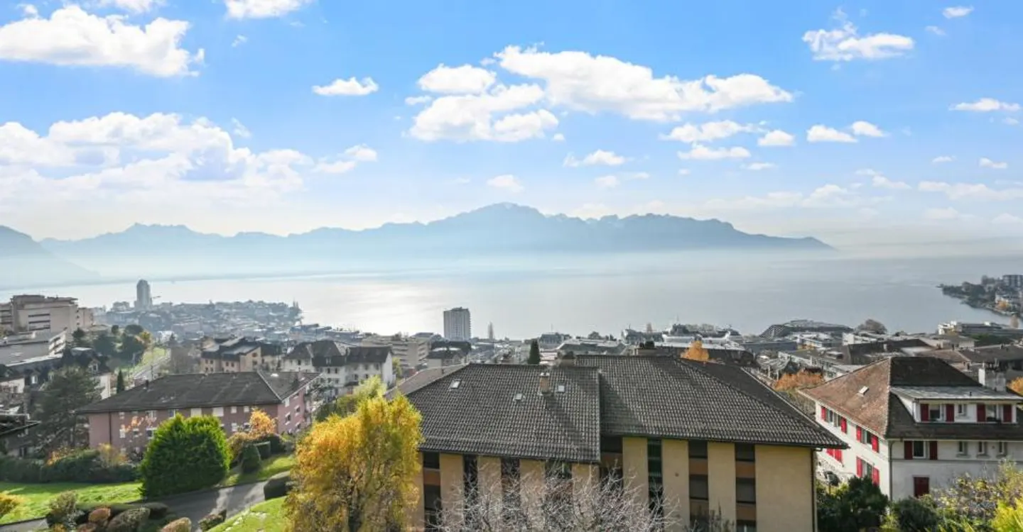 MONTREUX - SPAZIOSO APPARTAMENTO 4.5 CON VISTA IMPRENDIBILE - Foto 1 di 11