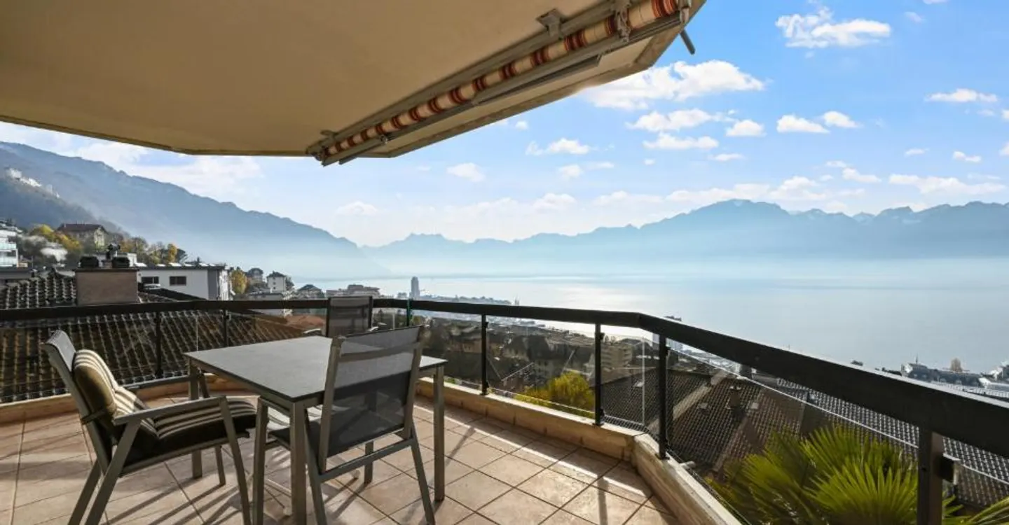 MONTREUX - SPAZIOSO APPARTAMENTO 4.5 CON VISTA IMPRENDIBILE - Foto 4 di 11
