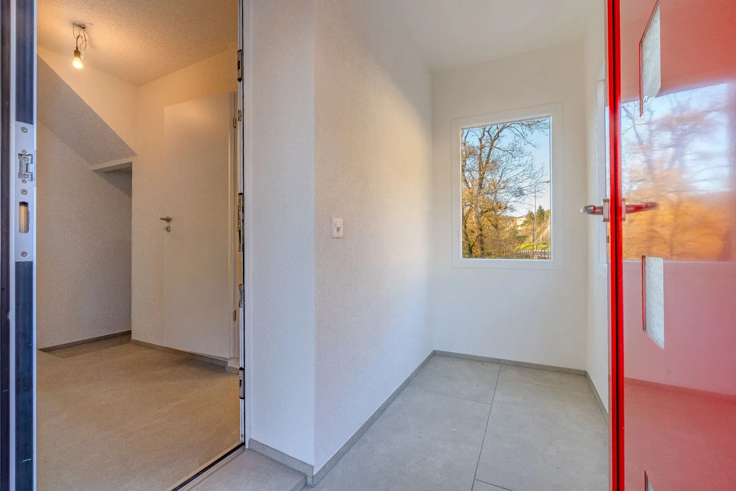 Exclusive single-family house with direct access to the Aare in Aarburg - Photo 1 of 29