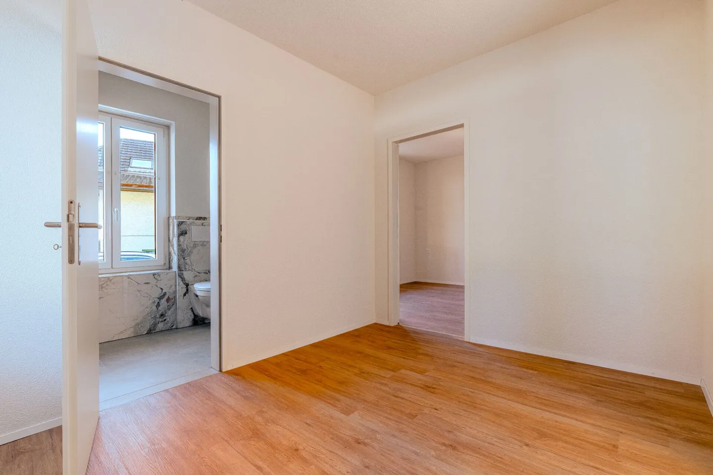 Exclusive single-family house with direct access to the Aare in Aarburg - Photo 5 of 29