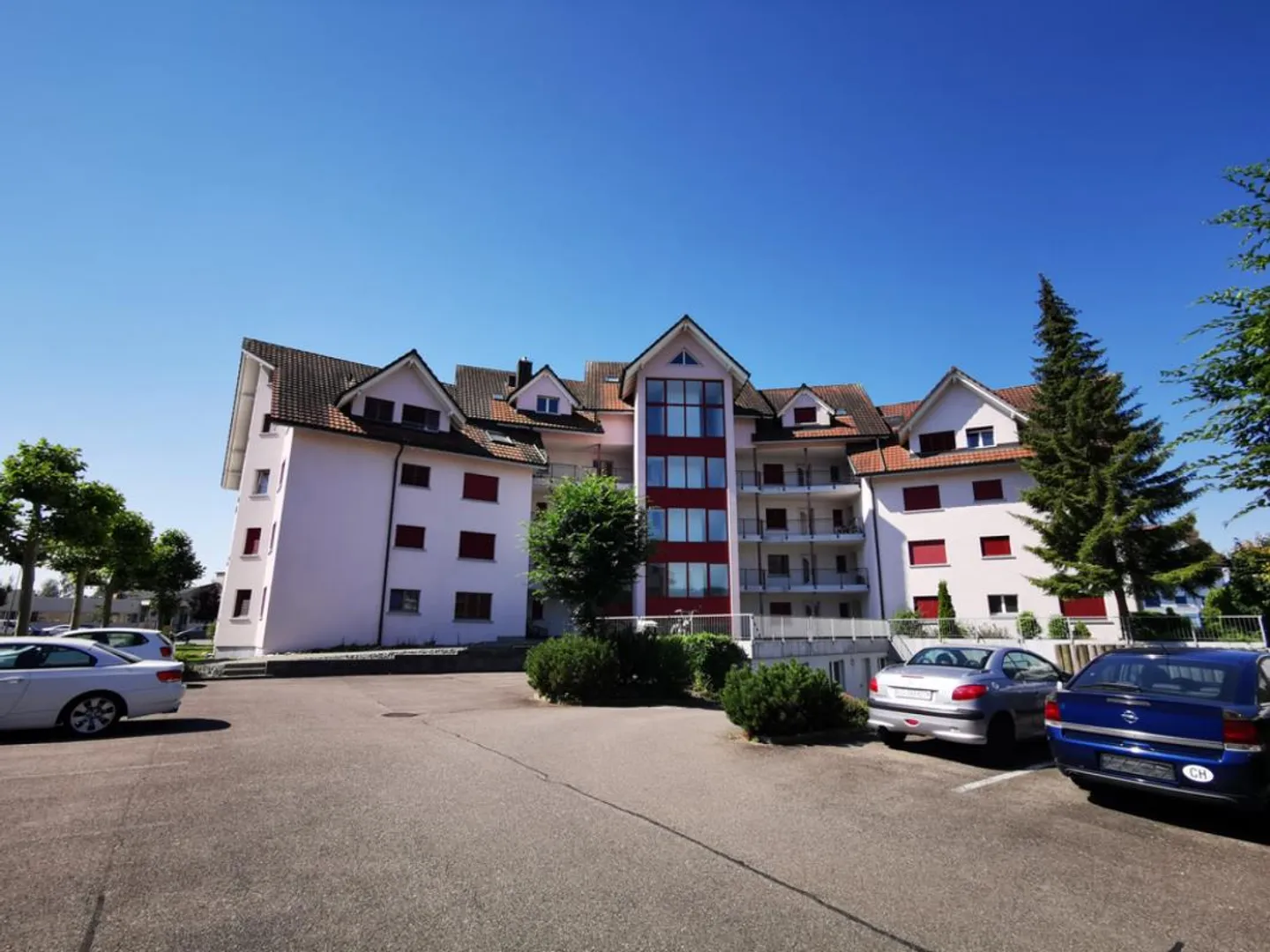 Beautiful and centrally located living - Photo 1 of 7