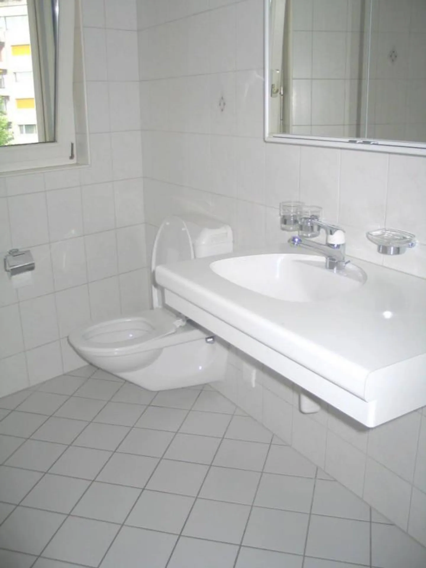 Beautiful and centrally located living - Photo 5 of 7