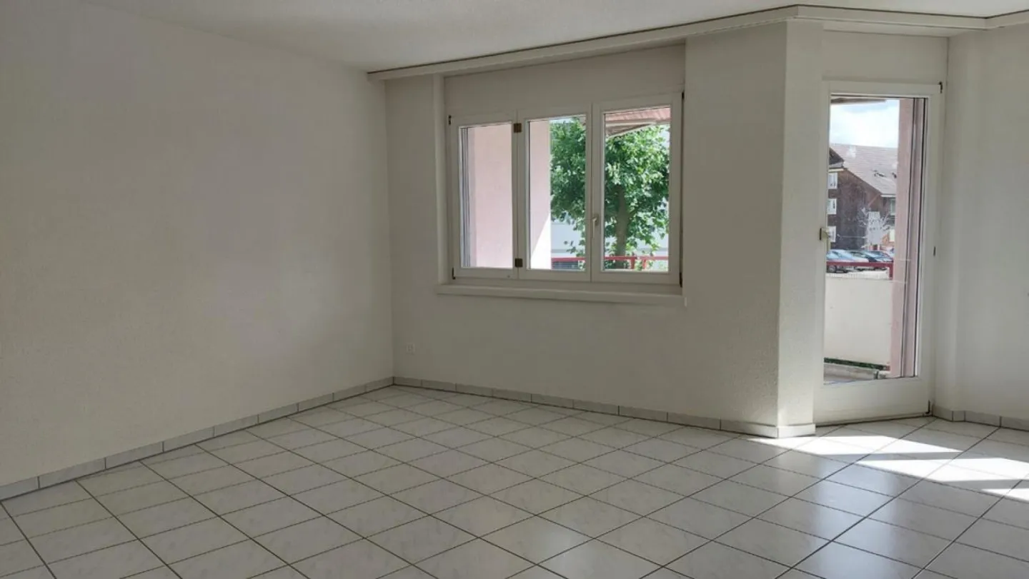 Beautiful and centrally located living - Photo 6 of 7