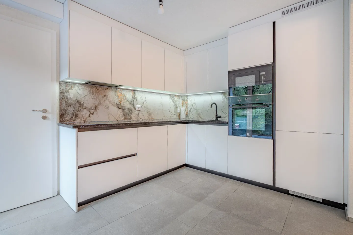 Exclusive single-family house with direct access to the Aare in Aarburg - Photo 16 of 29